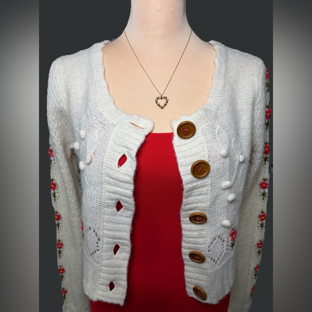 Cropped Cream Cardigan with Embroidered Floral Accents